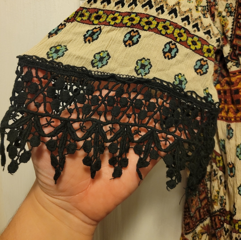 Cut out shoulder/off shoulder dress lace details on arms size 1x Charlotte Russe - Picture 3 of 9